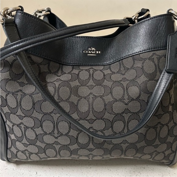 Coach Lexy Shoulder Bag In Signature Design